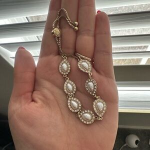 Elegant Gold and Pearl Women's Bracelet